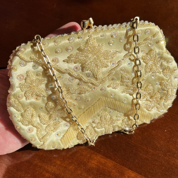 Yellow vintage beaded purse - Picture 2 of 6